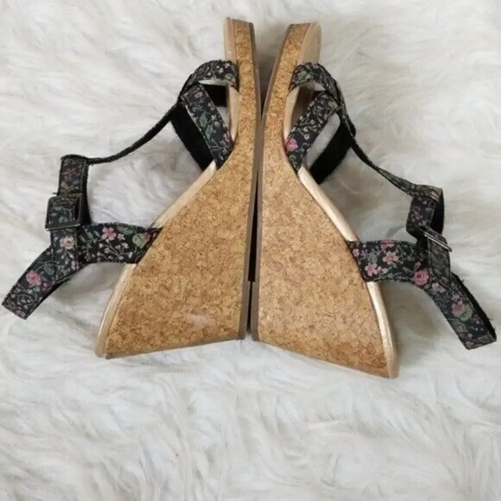 Seychelles Black Floral Print Fabric T-Strap Wedge Sandals Women's 9